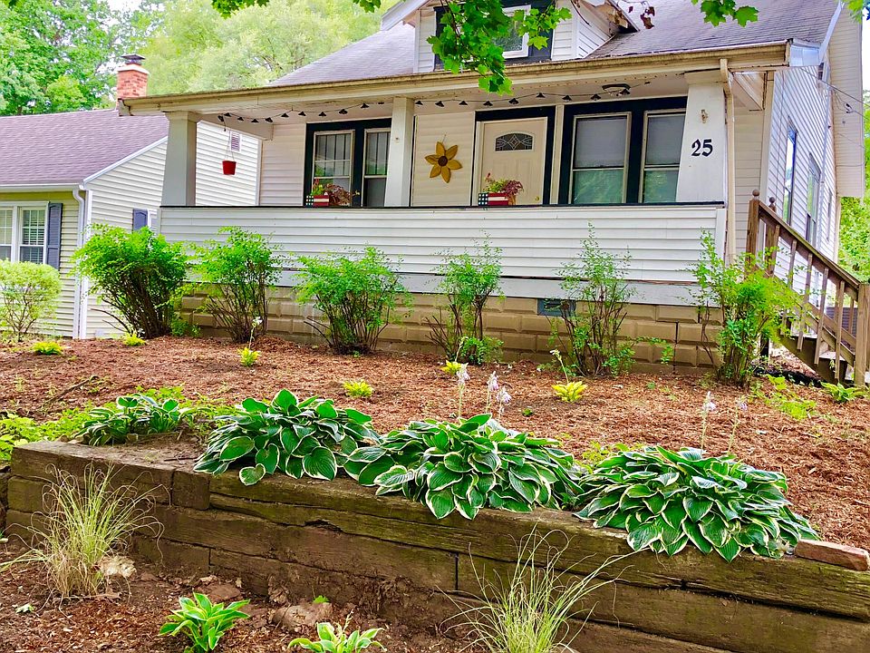 25 Briarwood Avenue landscaped front yard