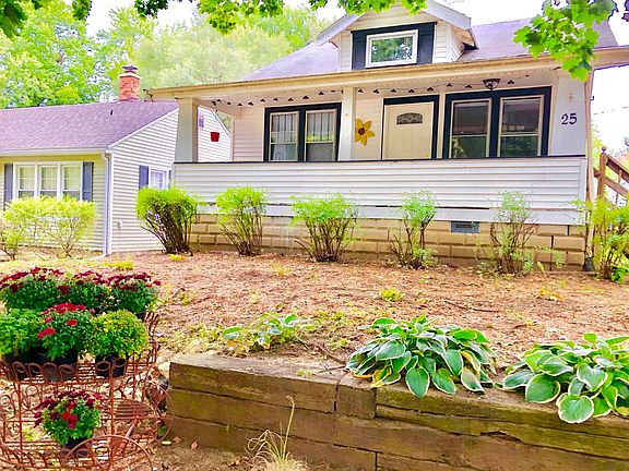 25 Briarwood Avenue front exterior and landscaping